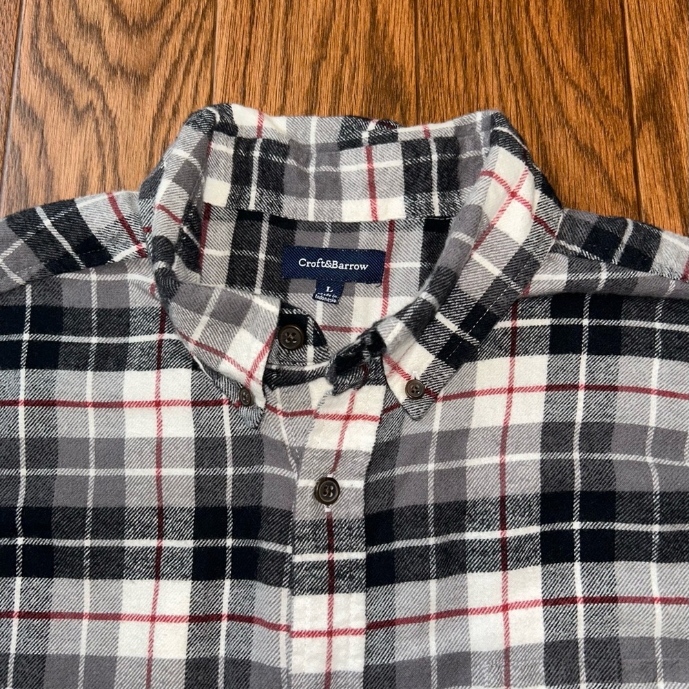 Croft&Barrow plaid button down - Picture 2 of 3